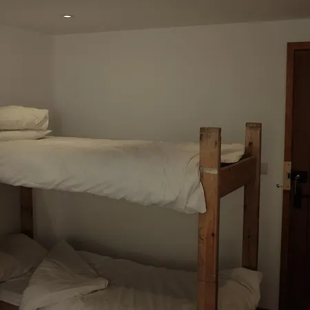 旅馆 瑞斯小屋旅馆 *